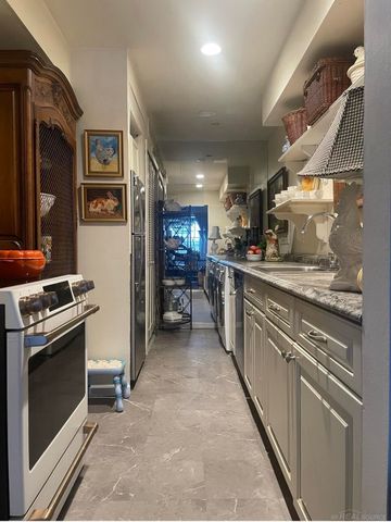 22801 Overlake Street, Saint Clair Shores, MI 48080