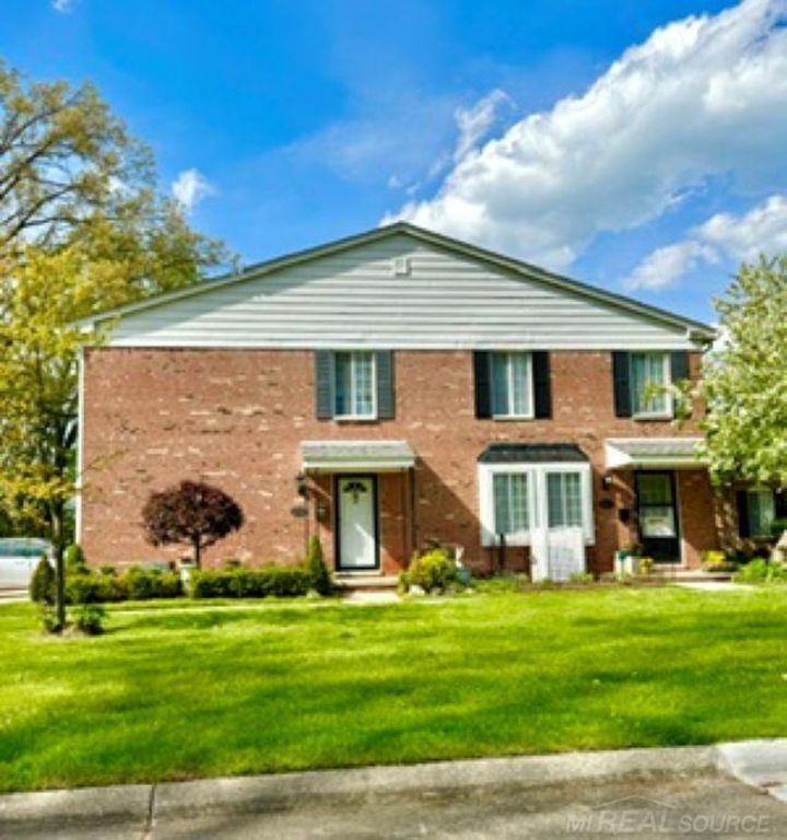 22801 Overlake Street, Saint Clair Shores, MI 48080