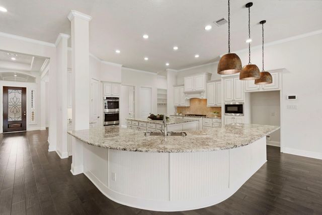 2102 Old Town Drive, Missouri City, TX 77459