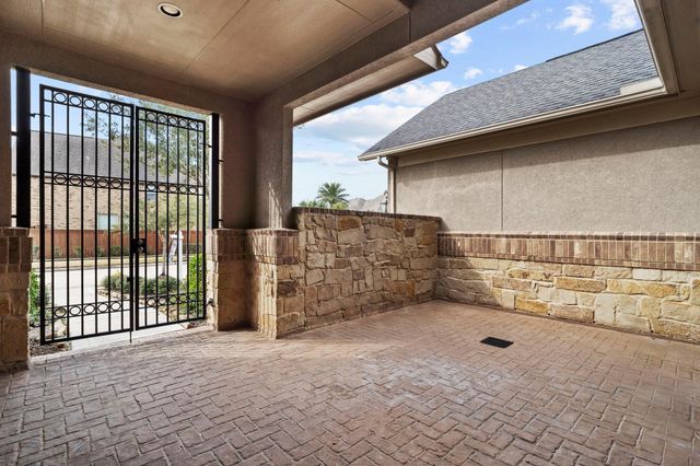 2102 Old Town Drive, Missouri City, TX 77459