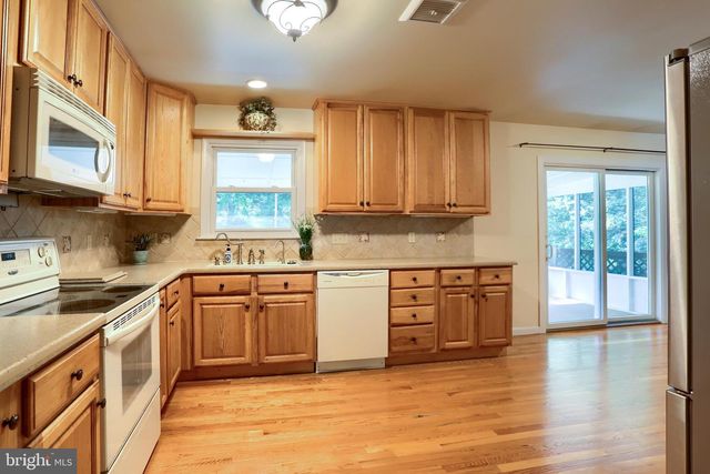 517 LAMP POST LN, Camp Hill, PA 17011