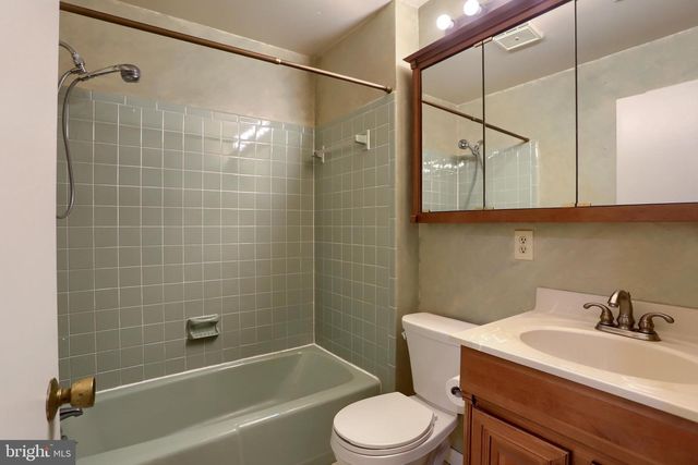 517 LAMP POST LN, Camp Hill, PA 17011