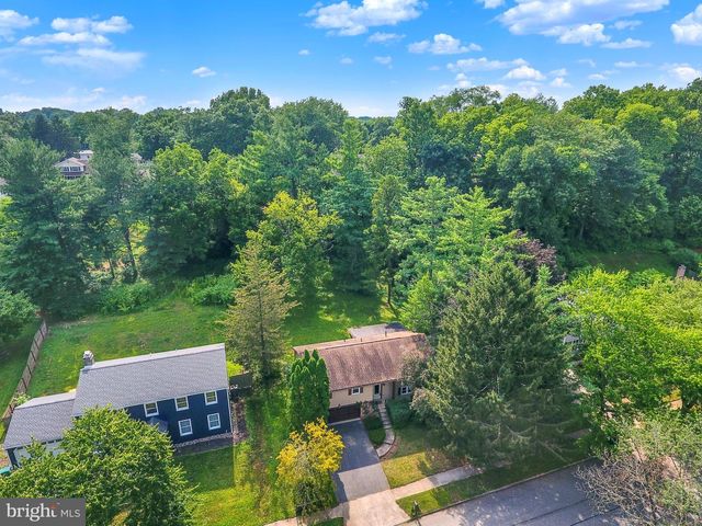 517 LAMP POST LN, Camp Hill, PA 17011