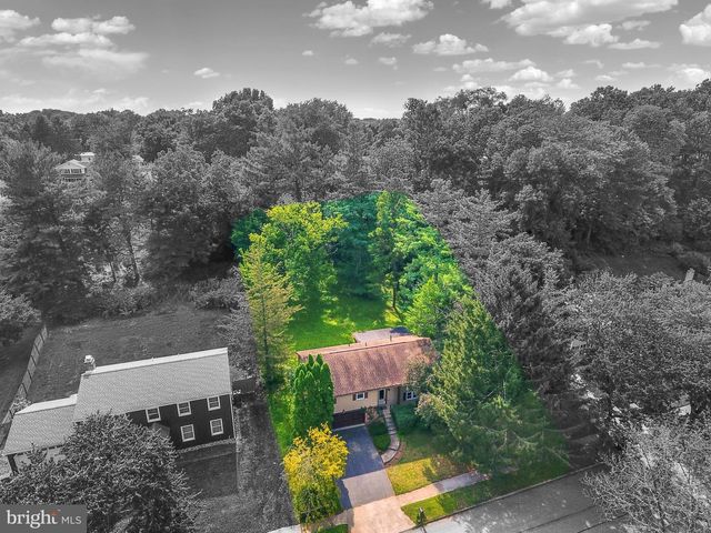 517 LAMP POST LN, Camp Hill, PA 17011