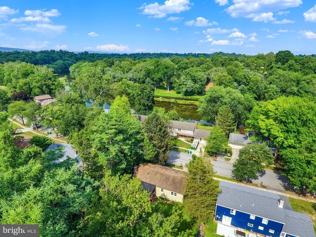 517 LAMP POST LN, Camp Hill, PA 17011