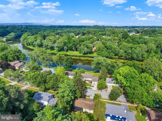 517 LAMP POST LN, Camp Hill, PA 17011