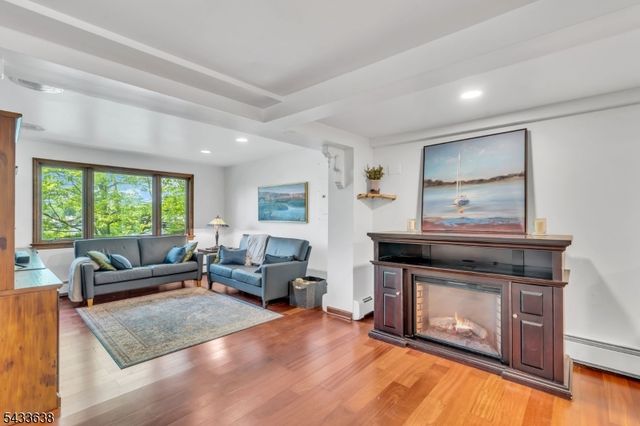 12 E Shore Rd, Denville Twp., NJ 07834