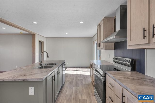 1390 MICKIE TOWN RD, Maidens, VA 23102