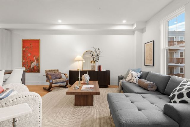 6 Dellmore Rd 2, Boston, MA 02130