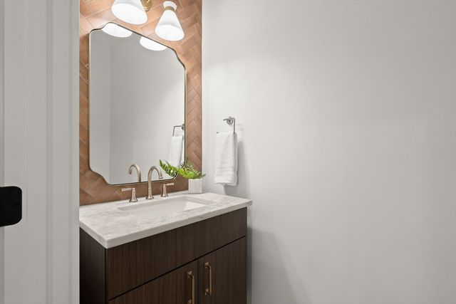 6 Dellmore Rd 2, Boston, MA 02130