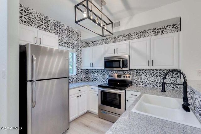 160 W COMMERCE Court, Gilbert, AZ 85233