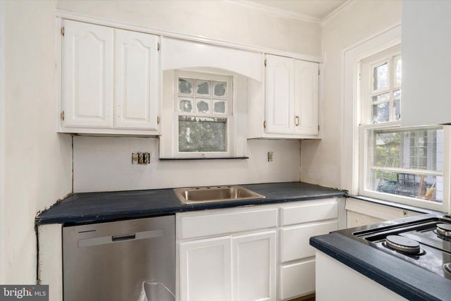 100 W PARK AVE, Hamilton, NJ 08610