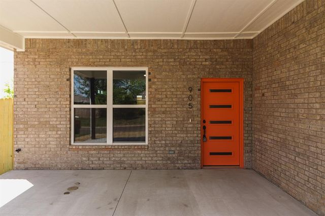 905 S Howard Avenue, Moore, OK 73160
