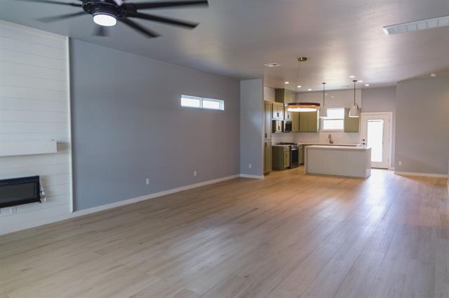 905 S Howard Avenue, Moore, OK 73160