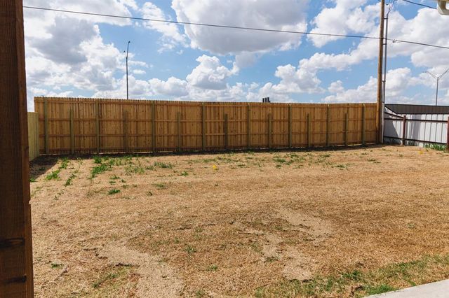 905 S Howard Avenue, Moore, OK 73160
