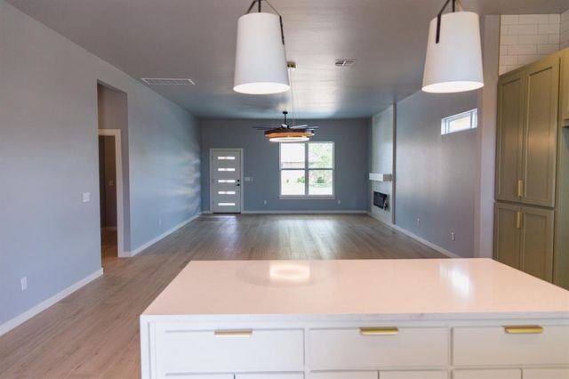 905 S Howard Avenue, Moore, OK 73160