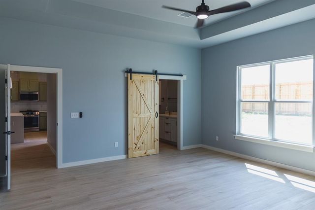 905 S Howard Avenue, Moore, OK 73160