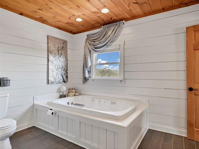 18304 W Reed Parks RD, Jonestown, TX 78645