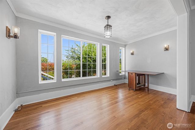 9615 56th Avenue S, Seattle, WA 98118