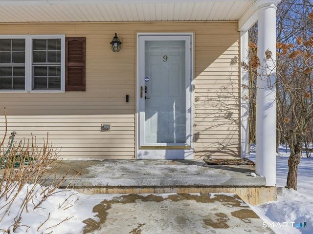 24 Fairway Drive 9, Ledyard, CT 06339