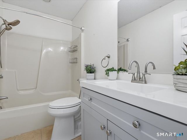 24 Fairway Drive 9, Ledyard, CT 06339