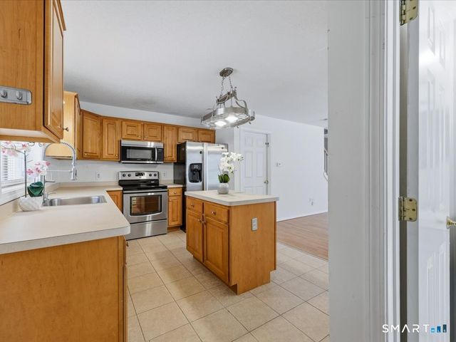 24 Fairway Drive 9, Ledyard, CT 06339