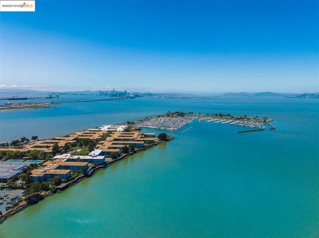7 Commodore DR A355, Emeryville, CA 94608