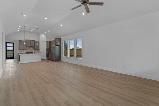 124 Coastal Prairie Drive, Waller, TX 77484