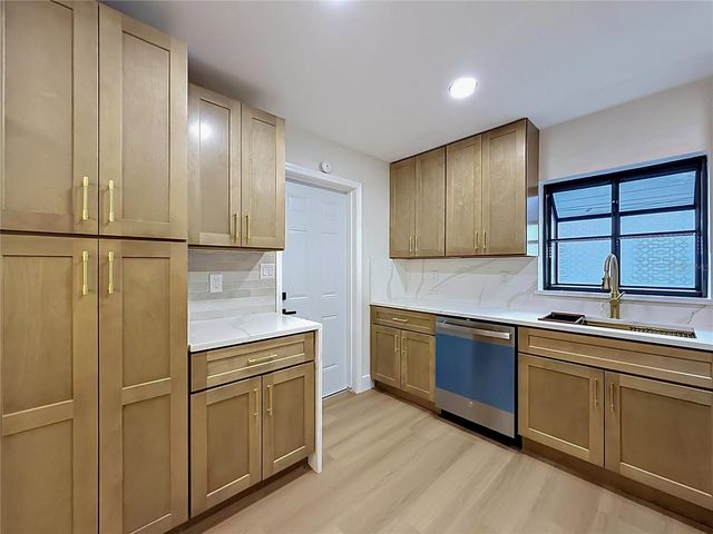 2105 SHAFFER PLACE, Orlando, FL 32806