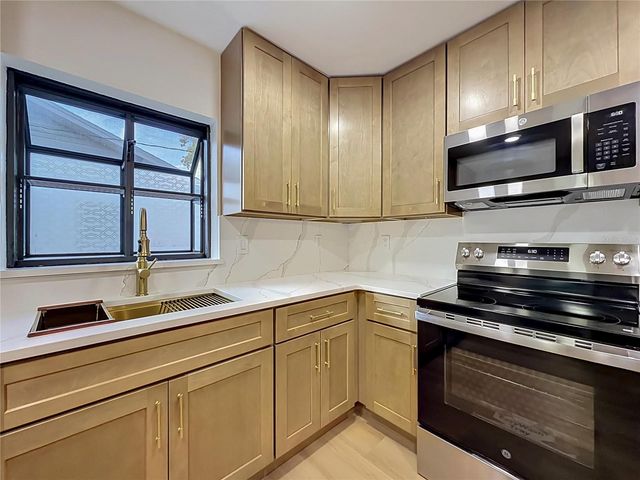 2105 SHAFFER PLACE, Orlando, FL 32806