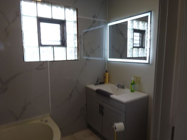 3134 N Long Avenue, Chicago, IL 60641