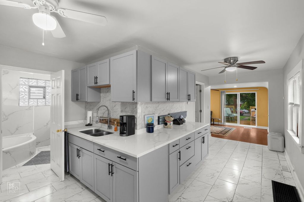 3134 N Long Avenue, Chicago, IL 60641 — photo 4