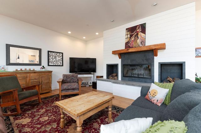 159 Stone Ridge Ct, Murphys, CA 95247