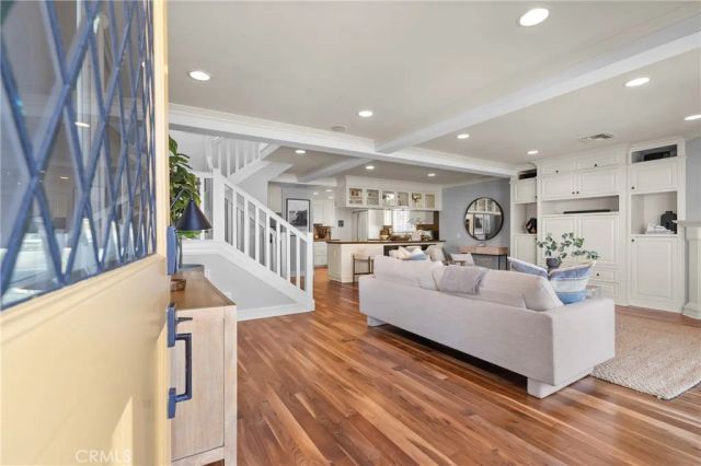 1011 N Bay Front, Newport Beach, CA 92662