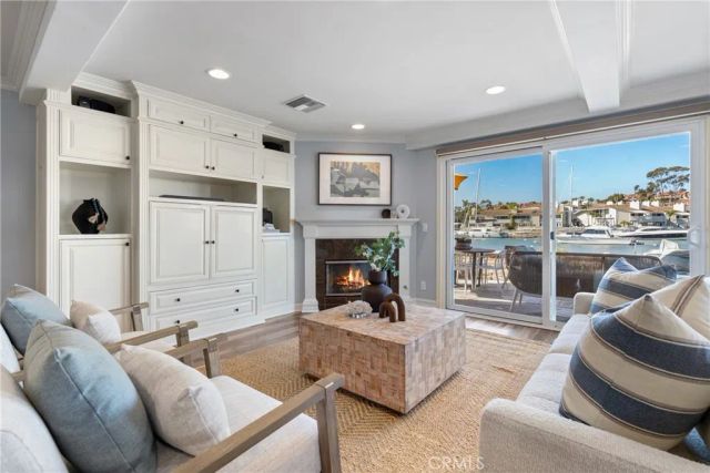 1011 N Bay Front, Newport Beach, CA 92662