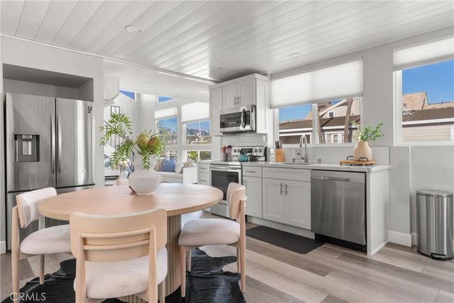 1011 N Bay Front, Newport Beach, CA 92662