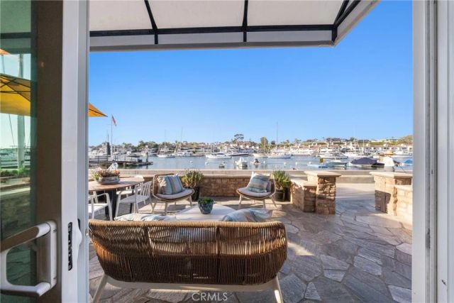 1011 N Bay Front, Newport Beach, CA 92662