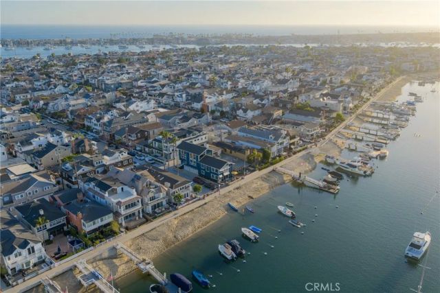 1011 N Bay Front, Newport Beach, CA 92662