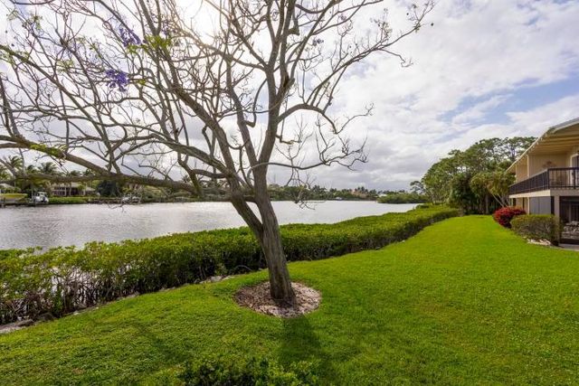 18460 SE Wood Haven Lane D, Jupiter, FL 33469