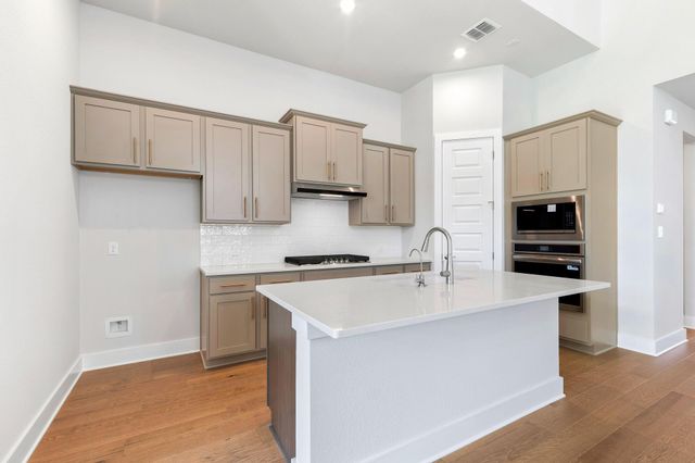 8208 Bouvreuil DR, Austin, TX 78738