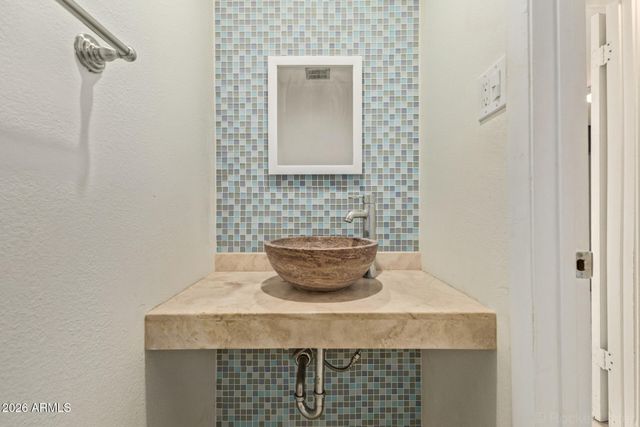 8625 E OSBORN Road, Scottsdale, AZ 85251