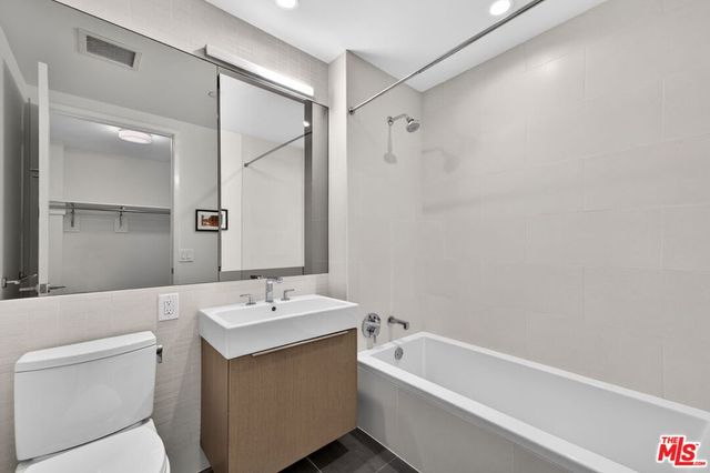 889 Francisco Street 1806, Los Angeles, CA 90017
