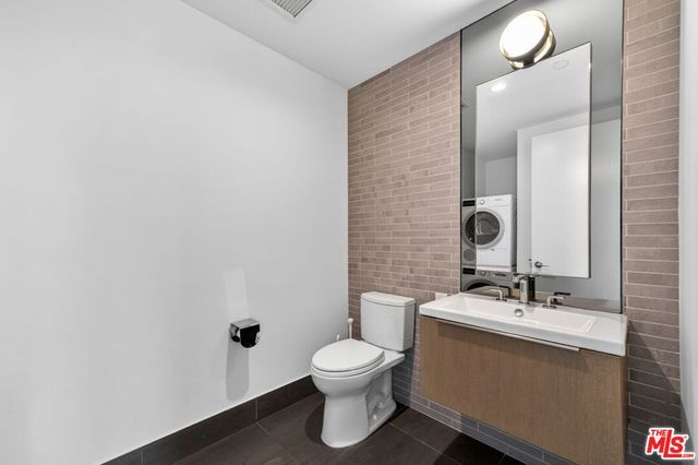 889 Francisco Street 1806, Los Angeles, CA 90017