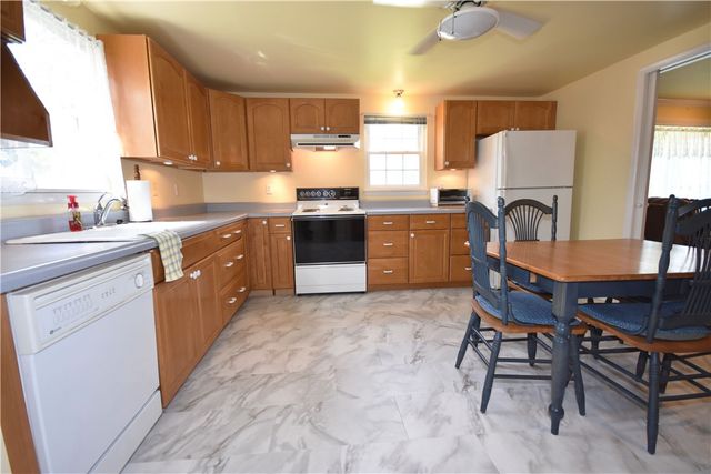 6914 Monroe Ave, West Mifflin, PA 15122