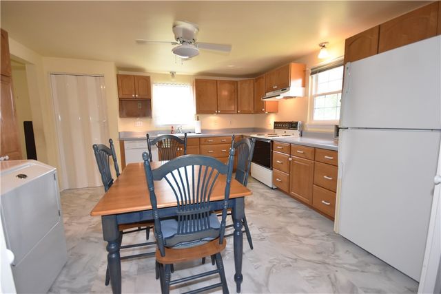 6914 Monroe Ave, West Mifflin, PA 15122