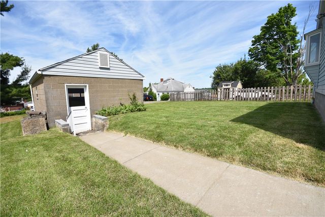 6914 Monroe Ave, West Mifflin, PA 15122