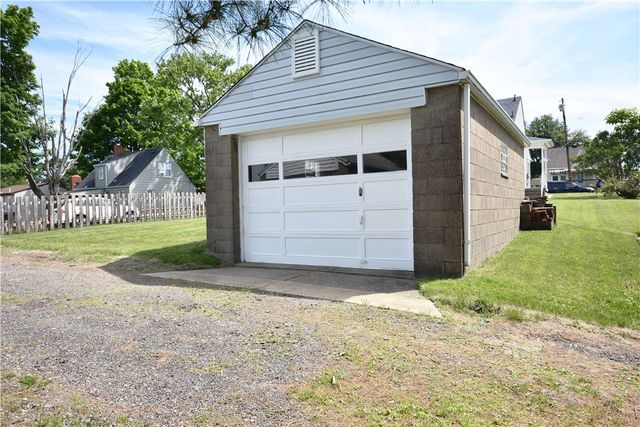 6914 Monroe Ave, West Mifflin, PA 15122