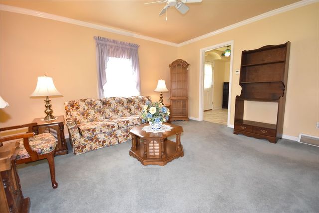 6914 Monroe Ave, West Mifflin, PA 15122