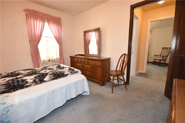 6914 Monroe Ave, West Mifflin, PA 15122