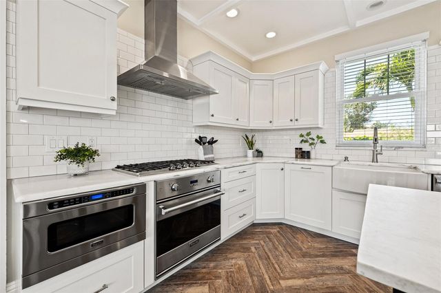 511 WINDWARD PASSAGE, Clearwater Beach, FL 33767